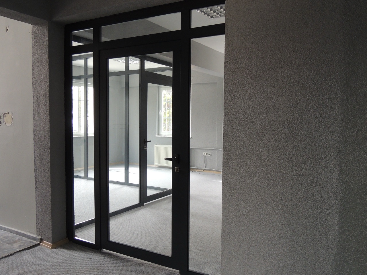 Aluminium-Fensterfront im Wohngebäude